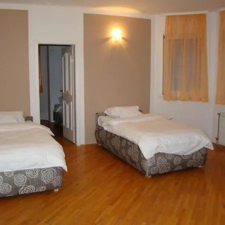 Zamak Bed & Breakfast 3*